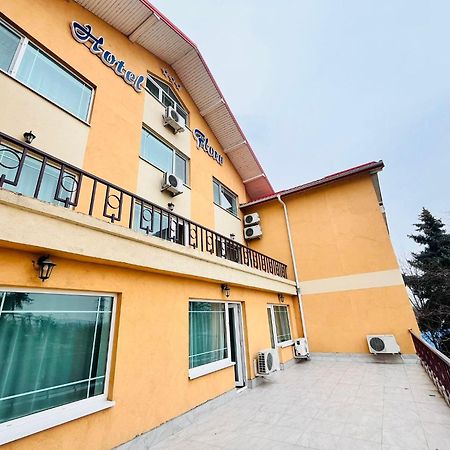 Hotel Flora Drobeta Turnu Severin Zewnętrze zdjęcie