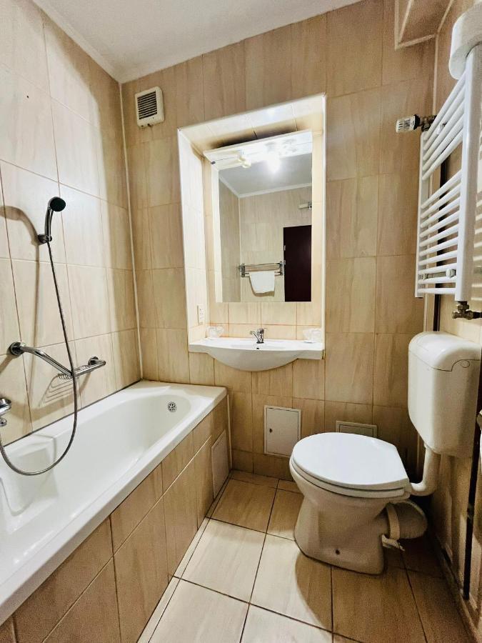 Hotel Flora Drobeta Turnu Severin Zewnętrze zdjęcie